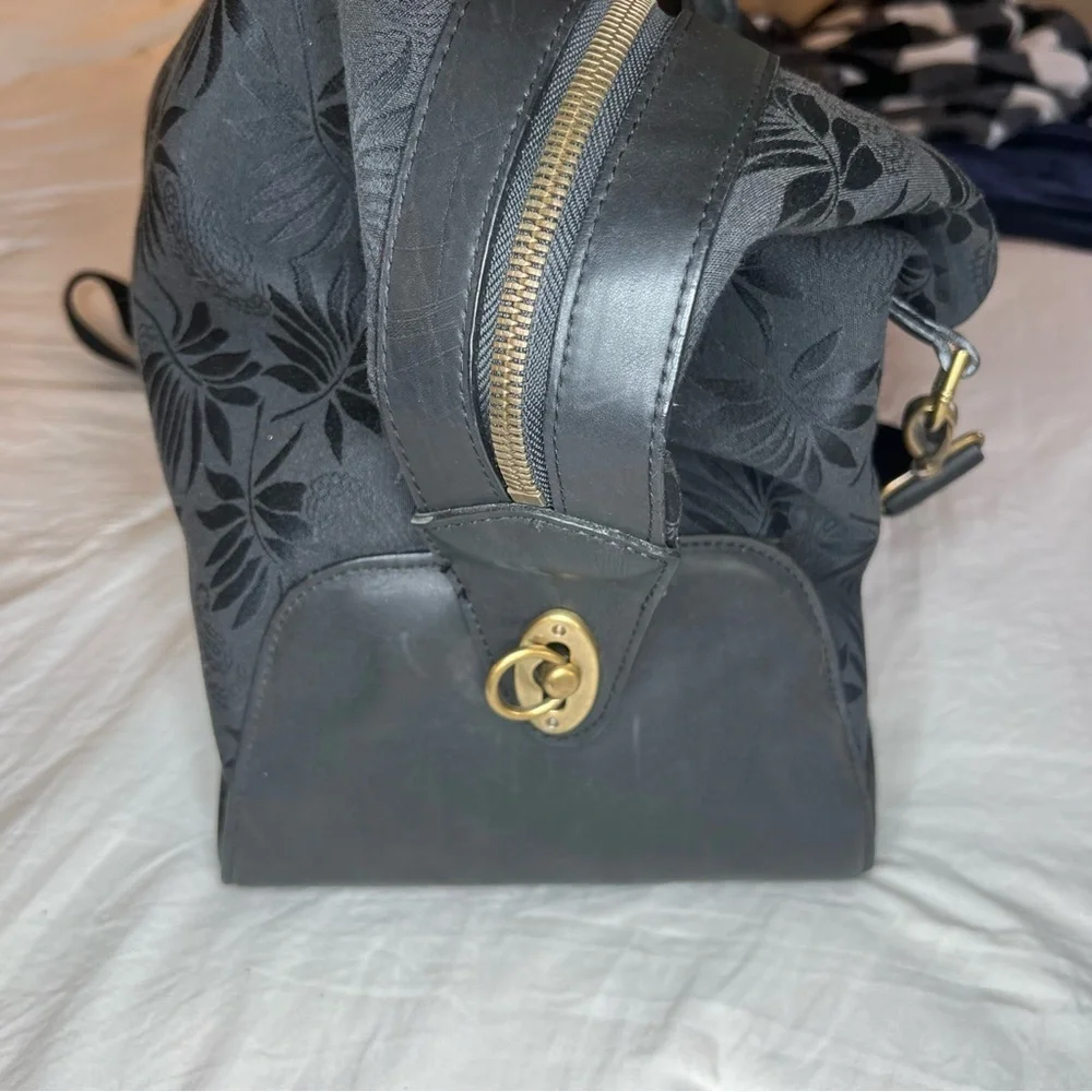 Tommy Bahama Large Black Duffle Bag, Shoulder Strap Top Handles Leather Accents
